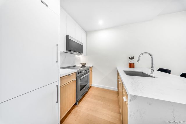 30-24 32nd Street 2B, Astoria, NY 11102