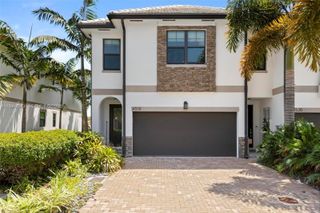 4518 E Aqua Bella Ln, Dania Beach, FL 33312