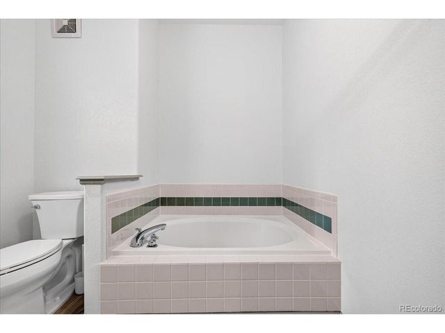 1703 Whitehall Dr 10B, Longmont, CO 80504