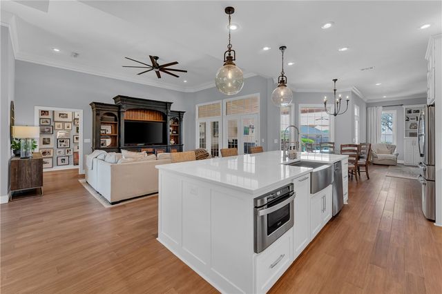 1546 S Roberts Road, Fayetteville, AR 72701