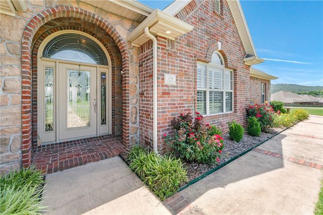 1546 S Roberts Road, Fayetteville, AR 72701