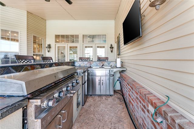1546 S Roberts Road, Fayetteville, AR 72701