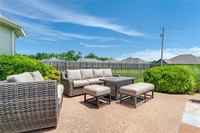1546 S Roberts Road, Fayetteville, AR 72701