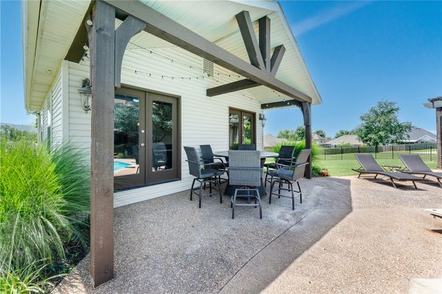 1546 S Roberts Road, Fayetteville, AR 72701