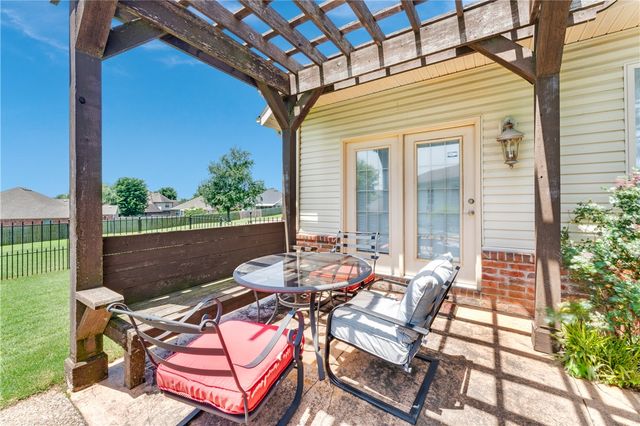 1546 S Roberts Road, Fayetteville, AR 72701