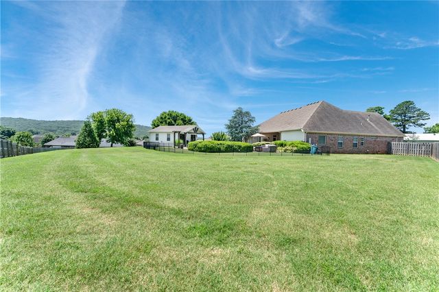 1546 S Roberts Road, Fayetteville, AR 72701