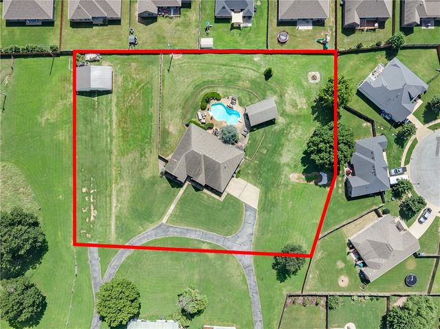 1546 S Roberts Road, Fayetteville, AR 72701