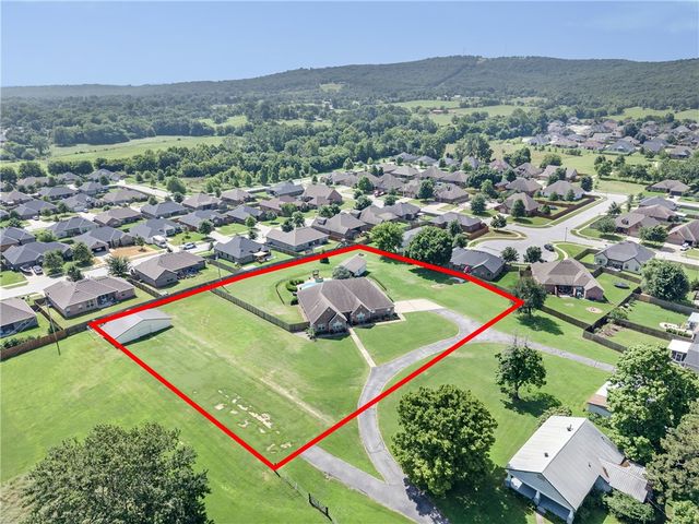 1546 S Roberts Road, Fayetteville, AR 72701