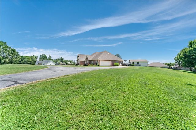 1546 S Roberts Road, Fayetteville, AR 72701