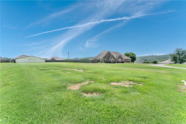 1546 S Roberts Road, Fayetteville, AR 72701
