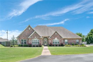 1546 S Roberts Road, Fayetteville, AR 72701