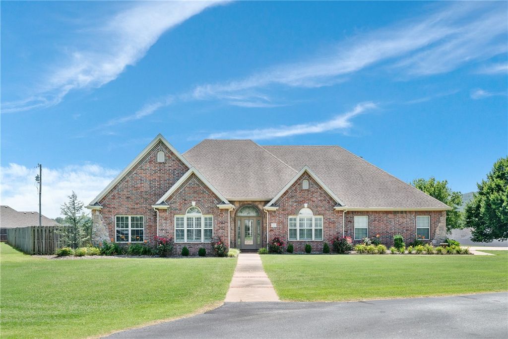 1546 S Roberts Road, Fayetteville, AR 72701