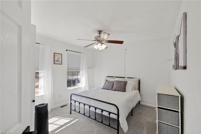 704 Camberly CT, Chesapeake, VA 23320