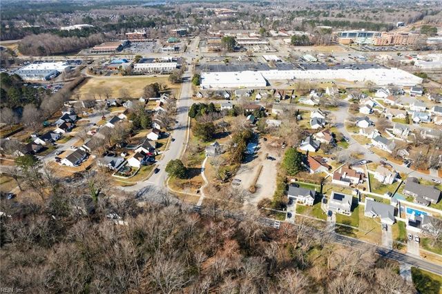 704 Camberly CT, Chesapeake, VA 23320