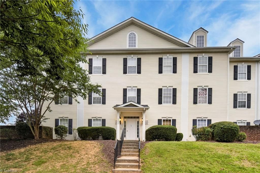2206 McConnell Drive, Kernersville, NC 27284