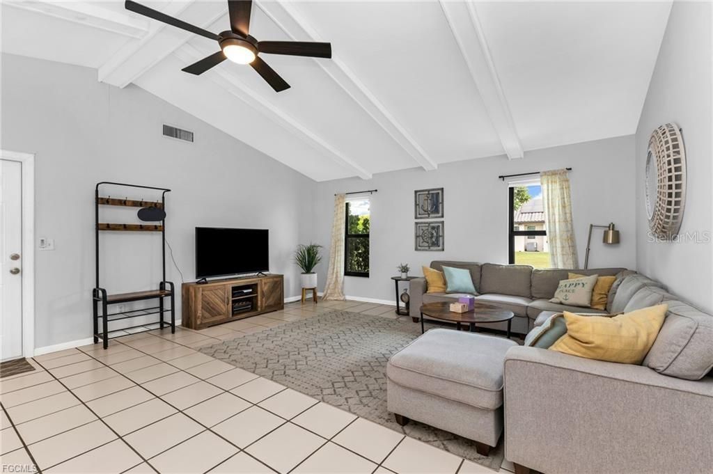 Image 13 of property listing at 216 SE 30TH TERRACE, Cape Coral, FL 33904