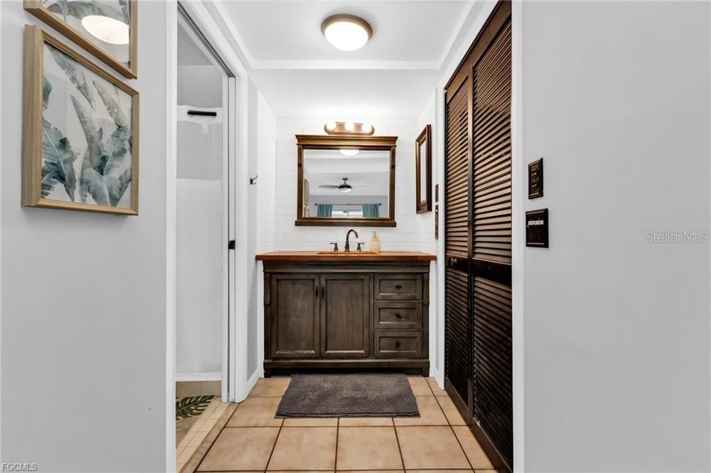 Image 17 of property listing at 216 SE 30TH TERRACE, Cape Coral, FL 33904