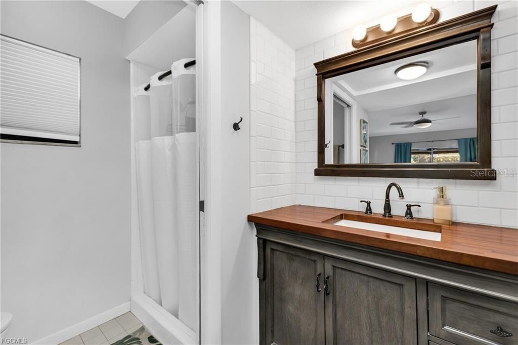 Image 18 of property listing at 216 SE 30TH TERRACE, Cape Coral, FL 33904