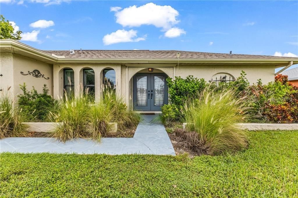 Image 3 of property listing at 216 SE 30TH TERRACE, Cape Coral, FL 33904
