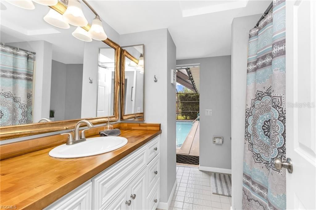 Image 21 of property listing at 216 SE 30TH TERRACE, Cape Coral, FL 33904