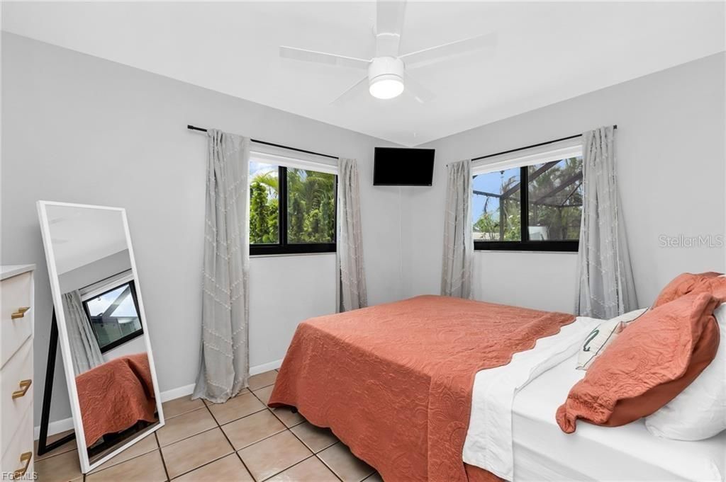 Image 22 of property listing at 216 SE 30TH TERRACE, Cape Coral, FL 33904