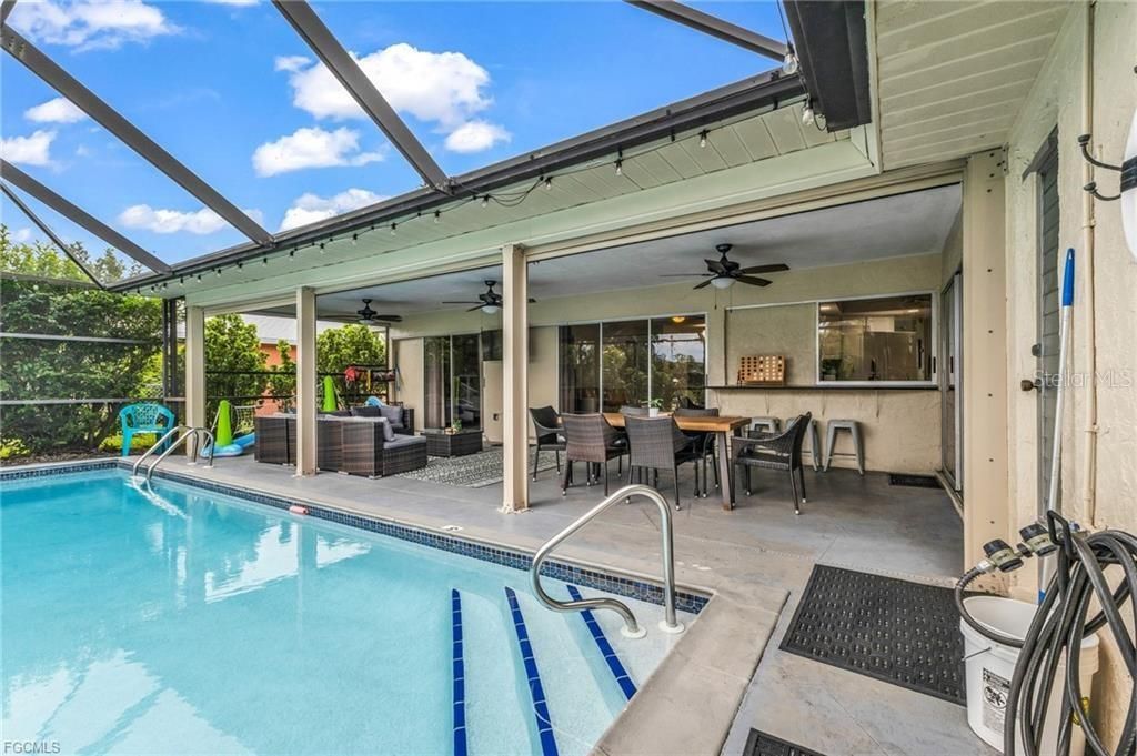 Image 25 of property listing at 216 SE 30TH TERRACE, Cape Coral, FL 33904