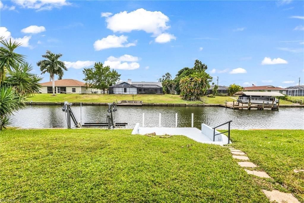 Image 29 of property listing at 216 SE 30TH TERRACE, Cape Coral, FL 33904