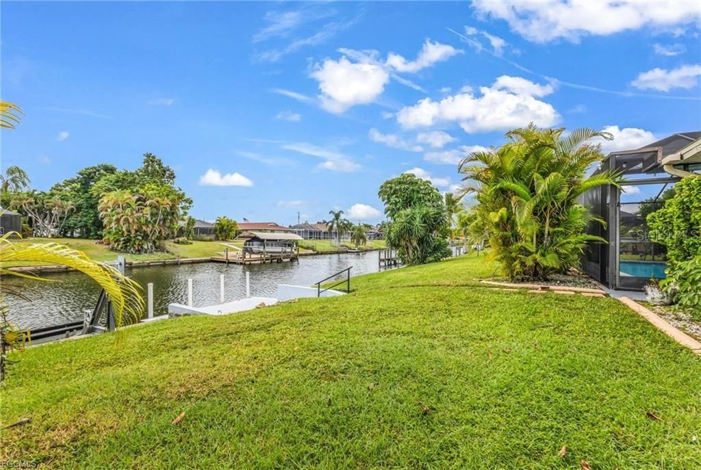 Image 30 of property listing at 216 SE 30TH TERRACE, Cape Coral, FL 33904