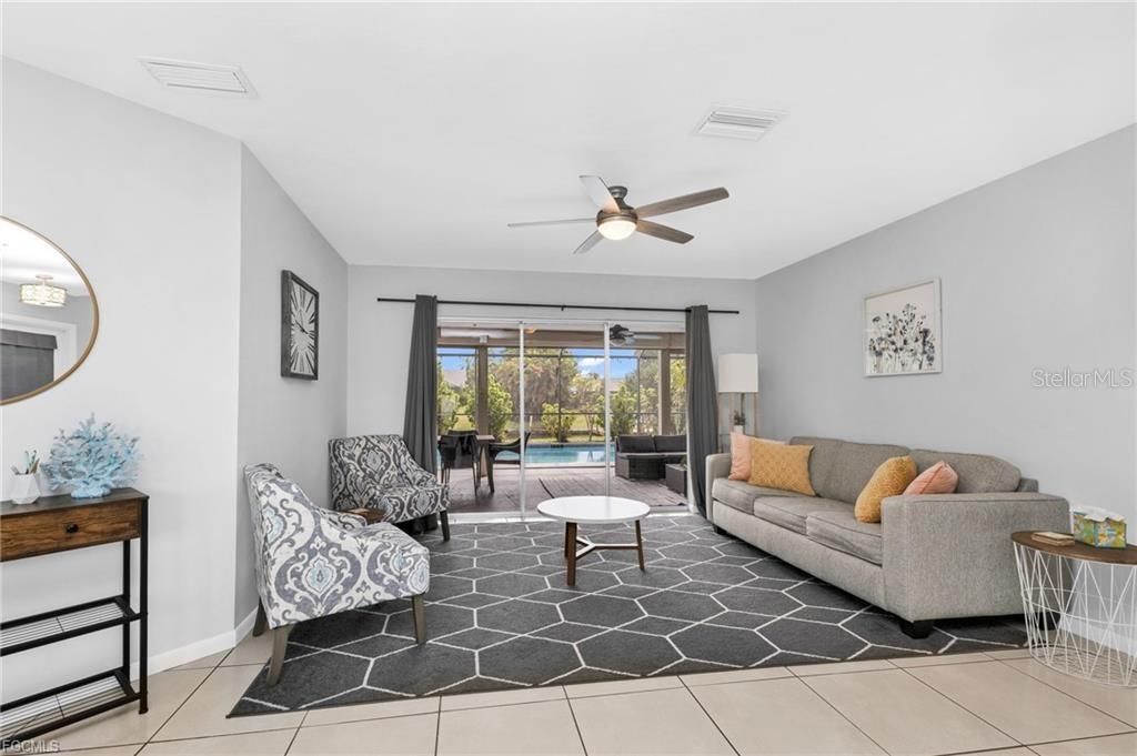 Image 4 of property listing at 216 SE 30TH TERRACE, Cape Coral, FL 33904