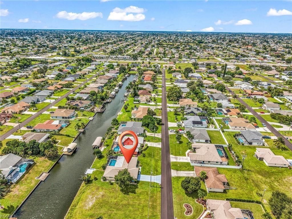 Image 33 of property listing at 216 SE 30TH TERRACE, Cape Coral, FL 33904