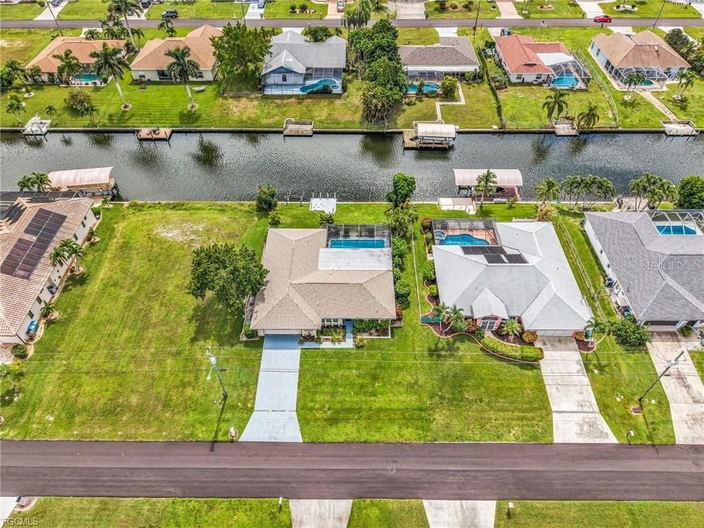 Image 34 of property listing at 216 SE 30TH TERRACE, Cape Coral, FL 33904