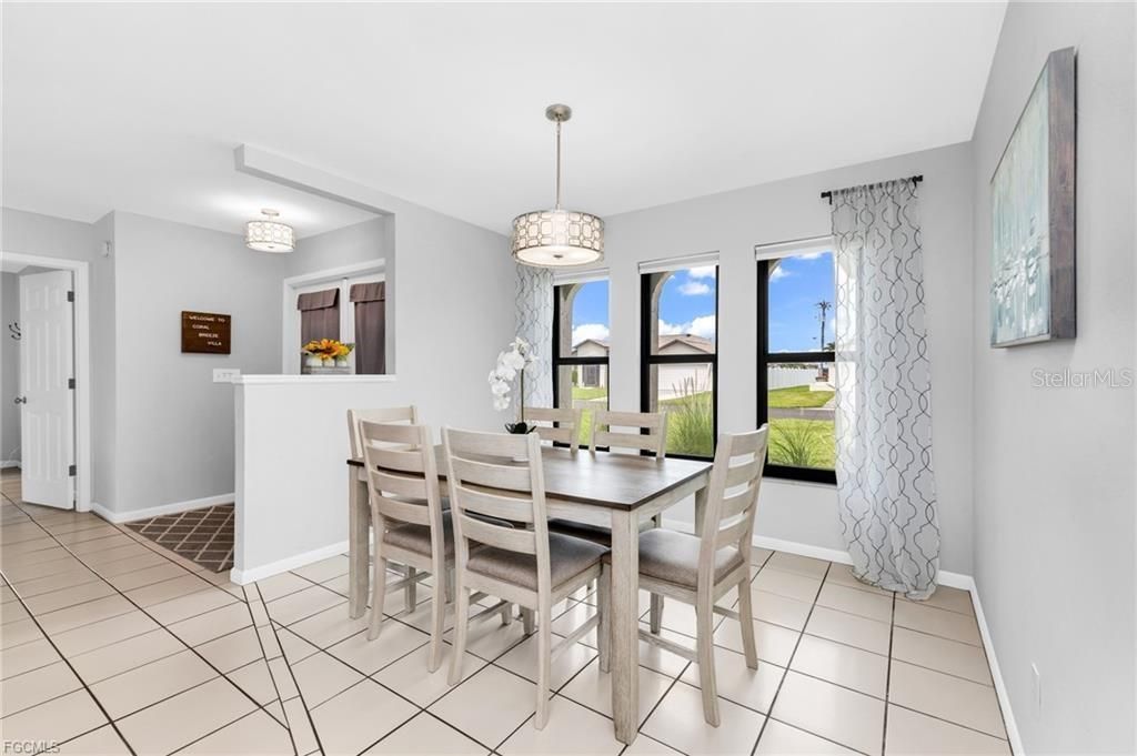 Image 6 of property listing at 216 SE 30TH TERRACE, Cape Coral, FL 33904