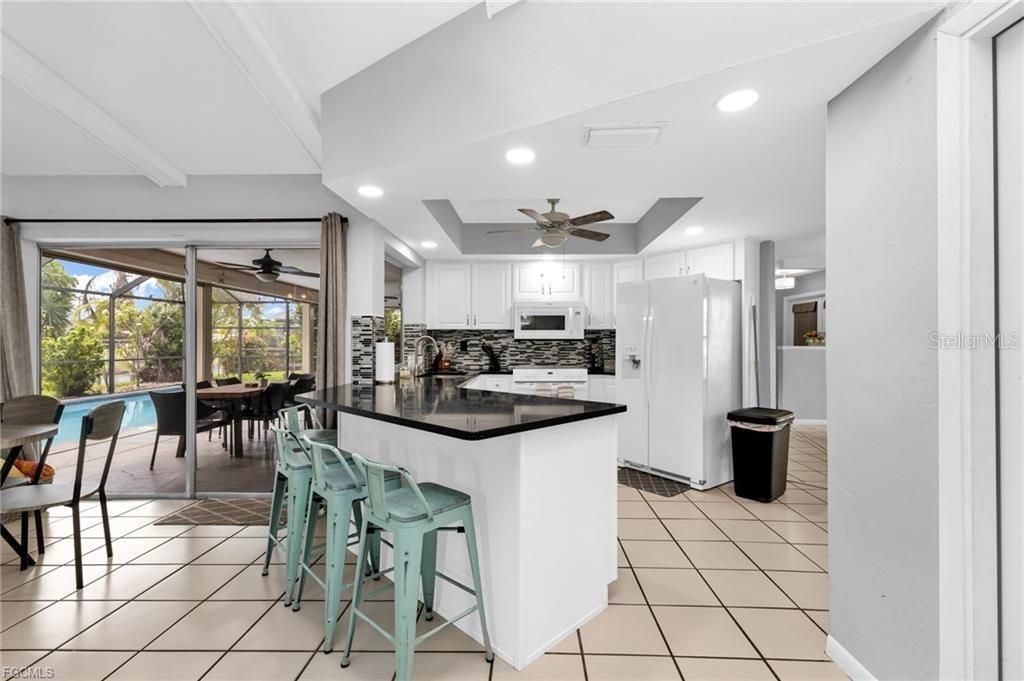 Image 7 of property listing at 216 SE 30TH TERRACE, Cape Coral, FL 33904