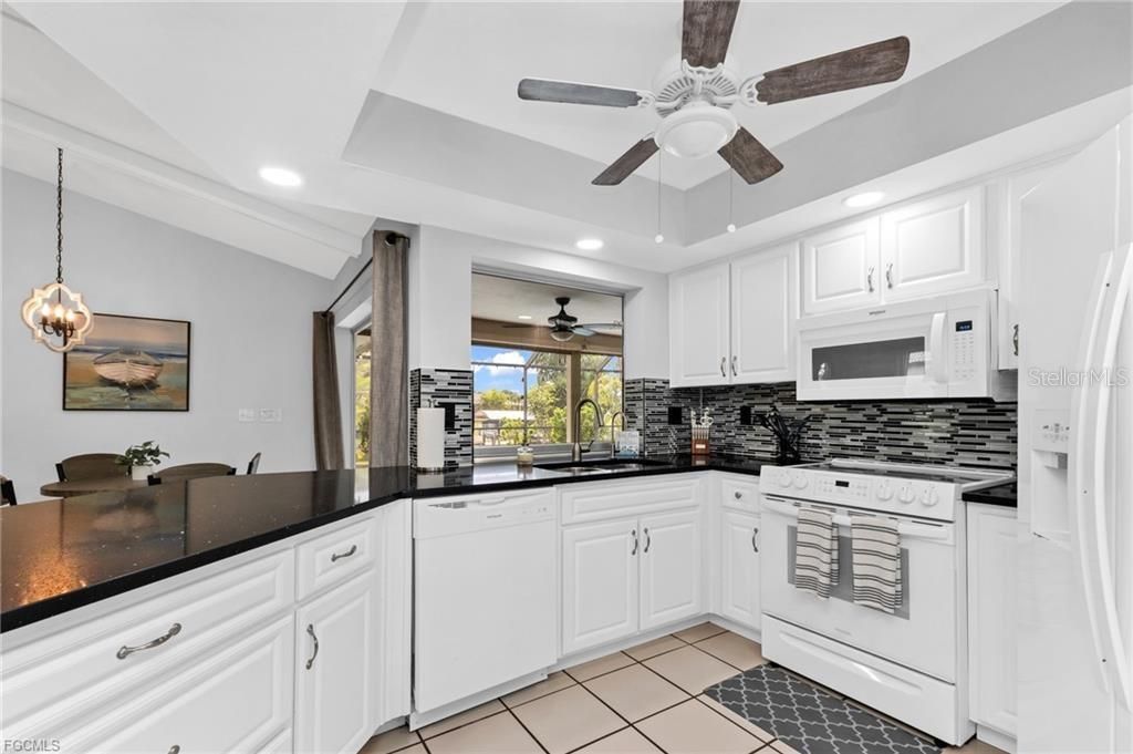 Image 8 of property listing at 216 SE 30TH TERRACE, Cape Coral, FL 33904