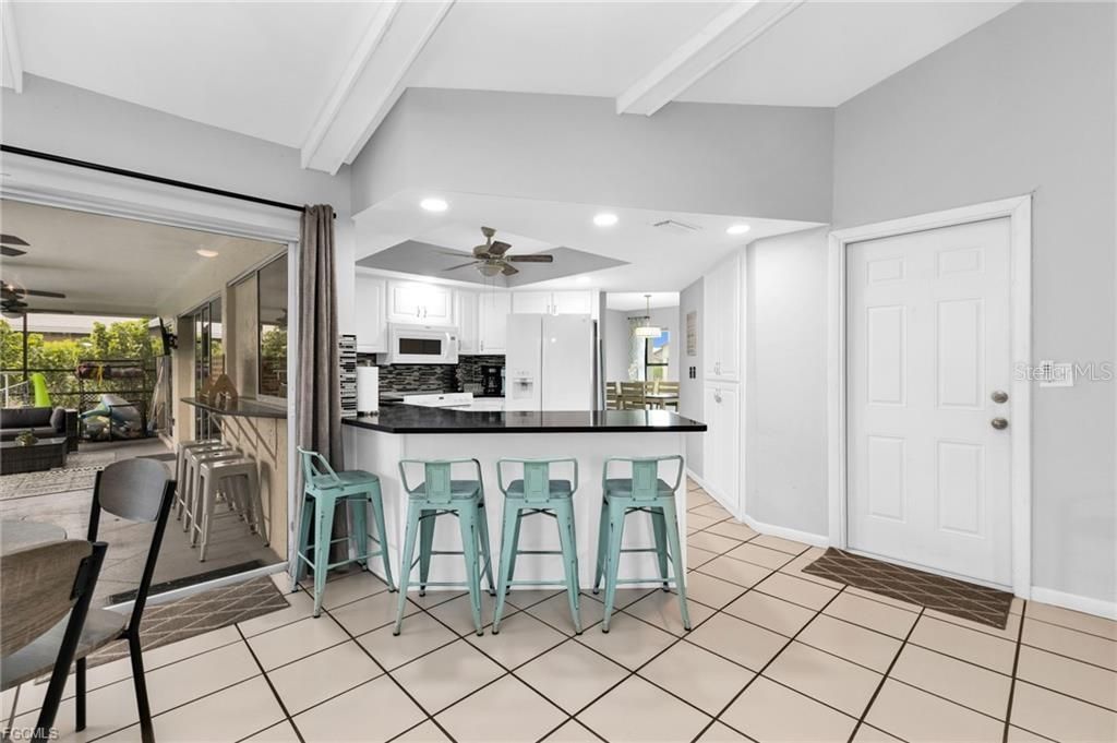 Image 10 of property listing at 216 SE 30TH TERRACE, Cape Coral, FL 33904