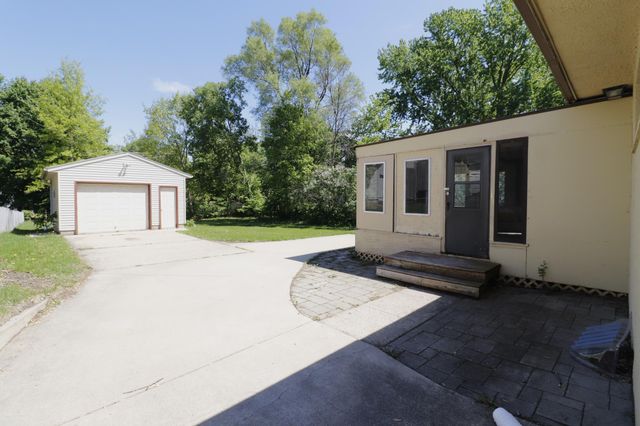 718 1st Street SW, Faribault, MN 55021