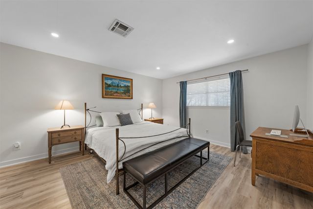 809 Woodland West Drive, Woodway, TX 76712