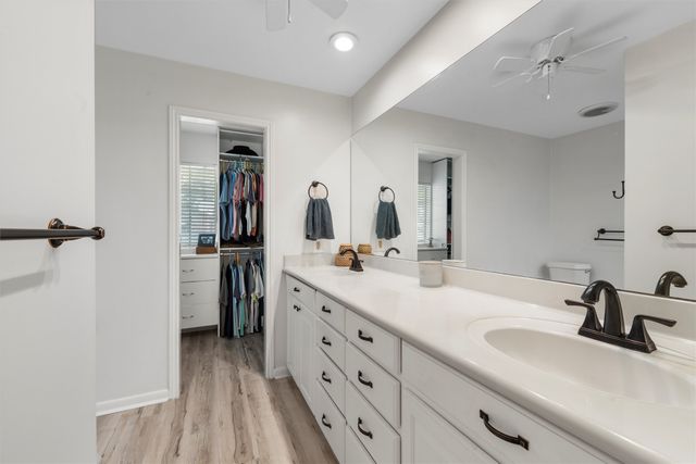 809 Woodland West Drive, Woodway, TX 76712