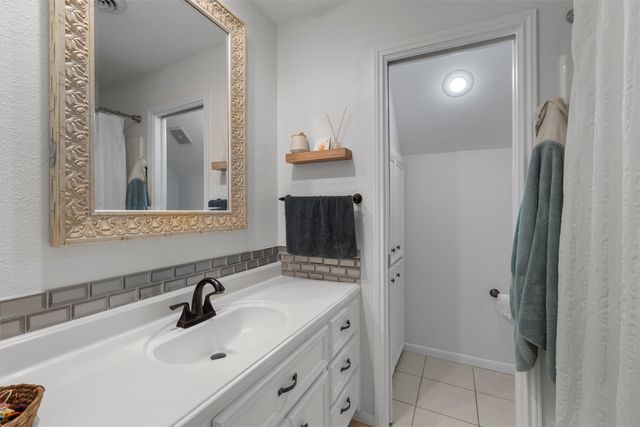 809 Woodland West Drive, Woodway, TX 76712