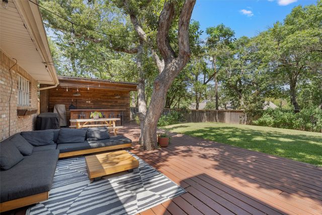 809 Woodland West Drive, Woodway, TX 76712