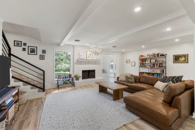 809 Woodland West Drive, Woodway, TX 76712