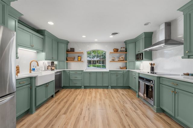 809 Woodland West Drive, Woodway, TX 76712