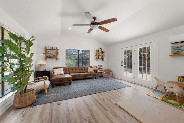 809 Woodland West Drive, Woodway, TX 76712