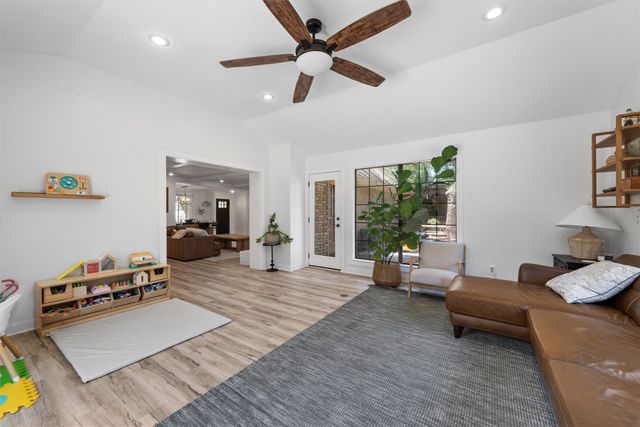 809 Woodland West Drive, Woodway, TX 76712