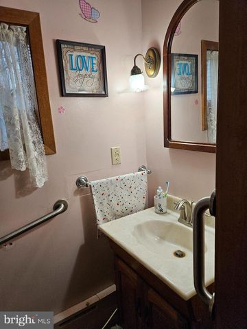 213 GARNET ST, Carneys Point, NJ 08069