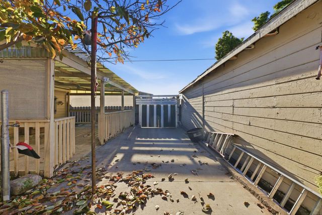 2801 Bartlett Street, Oakland, CA 94602