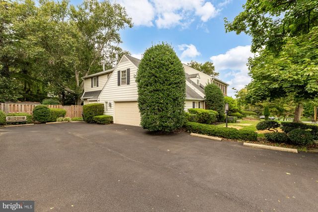 11000 ROSEMONT DR, Rockville, MD 20852