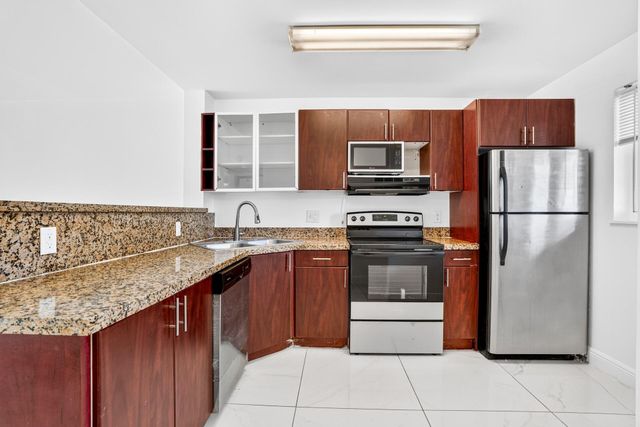 840 PINE Drive 104, Pompano Beach, FL 33060