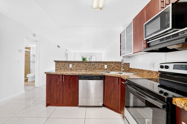 840 PINE Drive 104, Pompano Beach, FL 33060