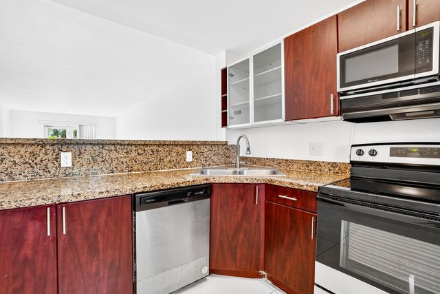 840 PINE Drive 104, Pompano Beach, FL 33060